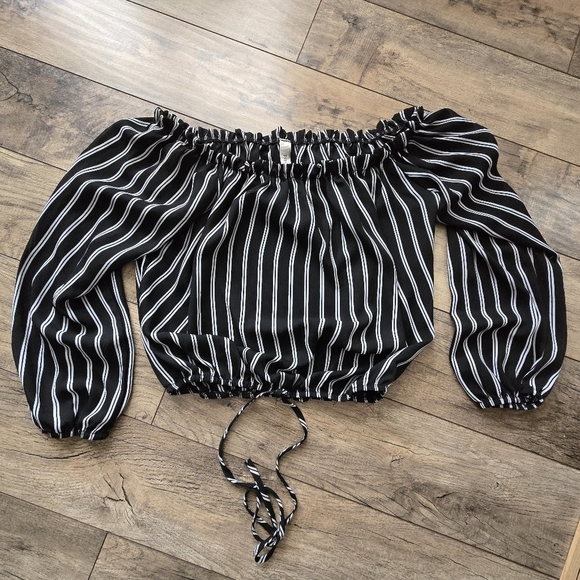 Peppermint Black and White Striped Medium Womens Off-Shoulder Top - Picture 1 of 9
